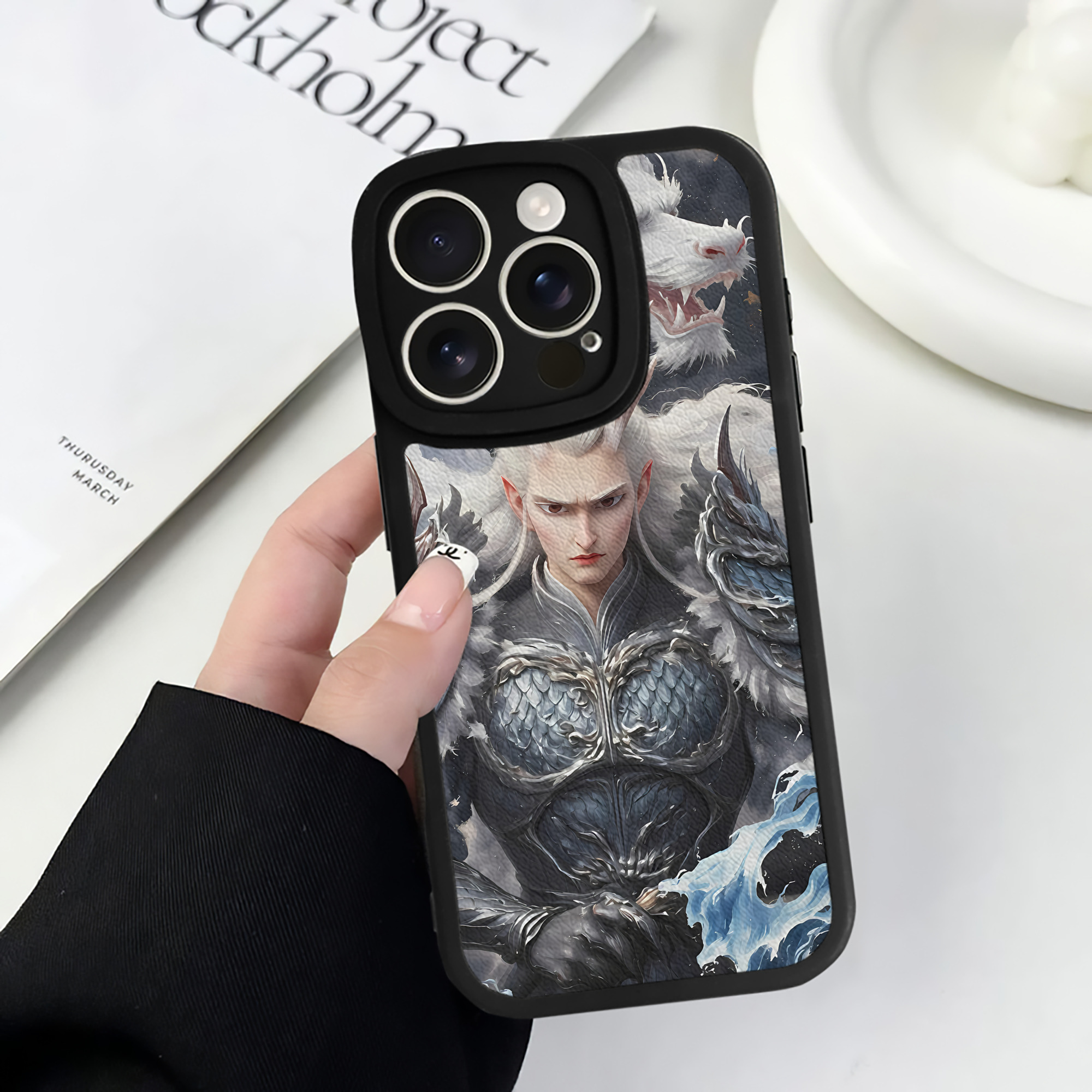 （画像用） Ne Zha 2 ナタ 魔童の大暴れ 【iPhone 16シリーズ対応】シリコンスマホケース（レザー調） 材質：シリコン